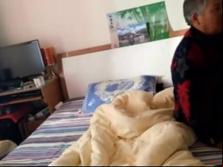 老妇找年轻人