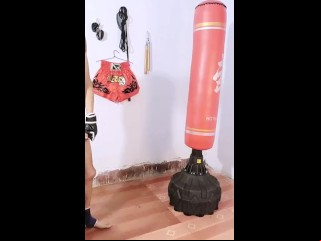 小哥哥裸体打拳